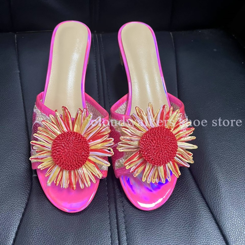 Embroidery Flower - Chinelo de Verão com Bordado Iridescente
