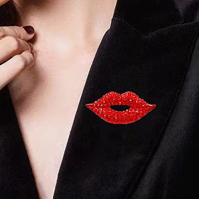 Cheio de cristal lábios-forma  - Embroidery Lips avaliação e preço