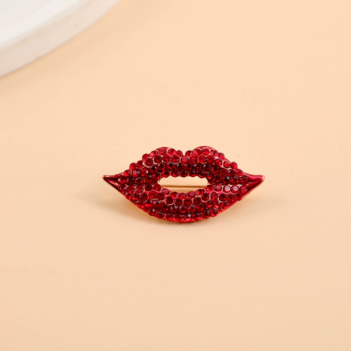 Cheio de cristal lábios-forma  - Embroidery Lips avaliação e preço